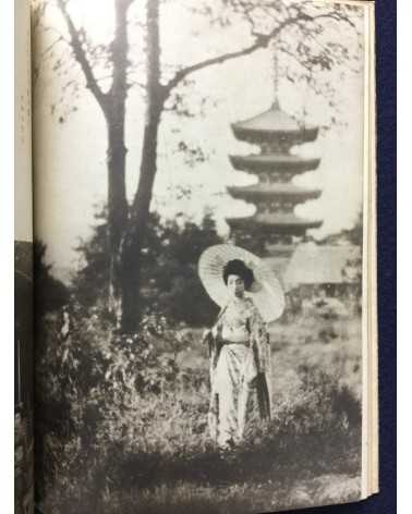 Motohiko Goto and Isamu Yoshii - Gion, Maiko Photobook - 1946