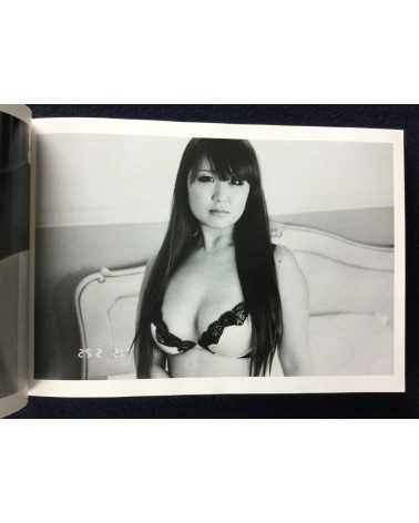 Nobuyoshi Araki - KaoRi Through the Looking Glass: Photo-Mad Old Man A 2015.5.25 75th Birthday -