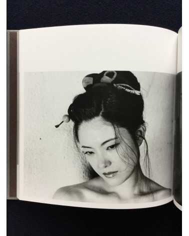 Nobuyoshi Araki x Guimet Museum - Tombeau Tokyo - 2017