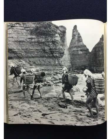 Yoshinobu Nakamura - Ama Woman Sea Divers in Japan - 1962