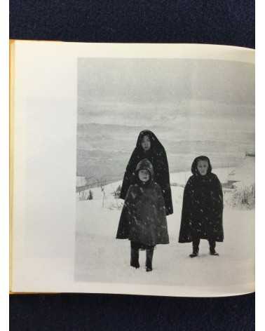 Shoji Ueda - Sand Dunes, Seasons of the Children, Sonorama Photography Anthology Vol.11 - 1978