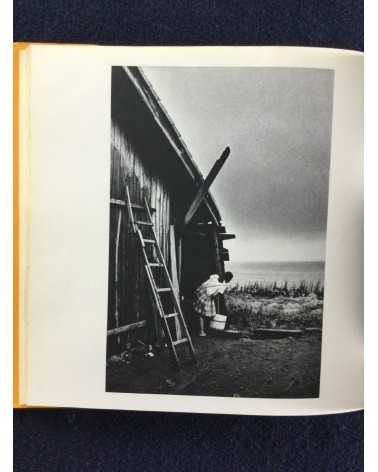 Shoji Ueda - Sand Dunes, Seasons of the Children, Sonorama Photography Anthology Vol.11 - 1978