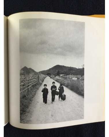 Shoji Ueda - Sand Dunes, Seasons of the Children, Sonorama Photography Anthology Vol.11 - 1978