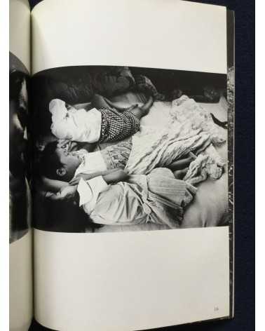 Makoto Maekawa - Boat People Vietnamese Refugees in Japan - 1978