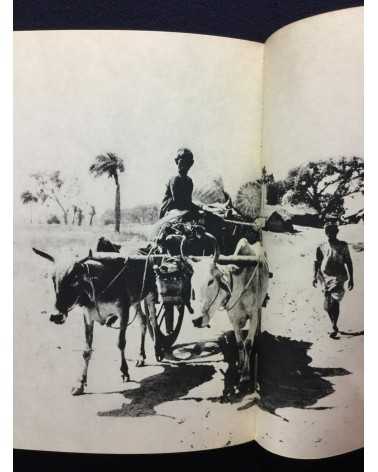 Hirokazu Ishida - Brahman and the People, India - 1971