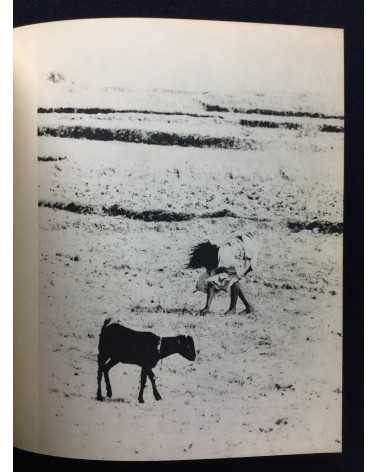 Hirokazu Ishida - Brahman and the People, India - 1971