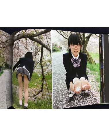 Kenichi Murata - Upskirt Voyeur: The Sexy World of Japanese Girls - 2012