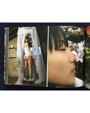 Kenichi Murata - Upskirt Voyeur: The Sexy World of Japanese Girls - 2012