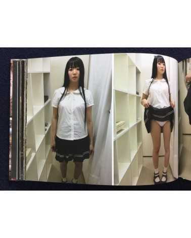 Kenichi Murata - Upskirt Voyeur: The Sexy World of Japanese Girls - 2012