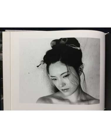 Nobuyoshi Araki - Tombeau Tokyo - 2016