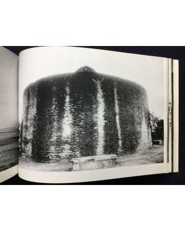 Hitomi Watanabe - An Invisible Landscape, Photographs of India - 1983