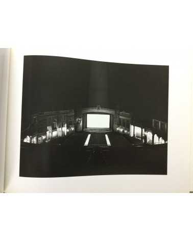 Hiroshi Sugimoto - Dioramas, Theaters, Seascapes - 1988