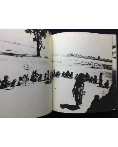 Hirokazu Ishida - Brahman and the People, India - 1971