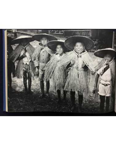 Yoshi Nitta - Between the sea and the sun, People of Sadamisaki Peninsula - 1980