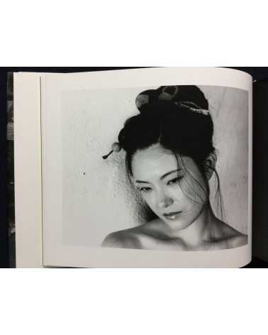 Nobuyoshi Araki - Tombeau Tokyo - 2016