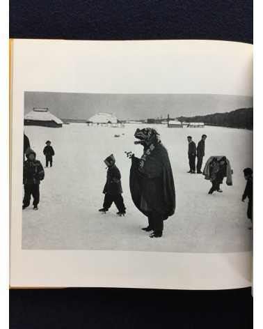 Shoji Ueda - Sand Dunes, Seasons of the Children, Sonorama Photography Anthology Vol.11 - 1978