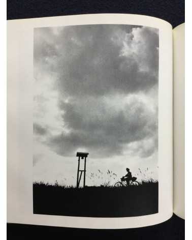 Shoji Ueda - Sand Dunes, Seasons of the Children, Sonorama Photography Anthology Vol.11 - 1978