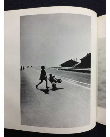 Shoji Ueda - Sand Dunes, Seasons of the Children, Sonorama Photography Anthology Vol.11 - 1978