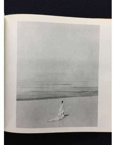 Shoji Ueda - Sand Dunes, Seasons of the Children, Sonorama Photography Anthology Vol.11 - 1978