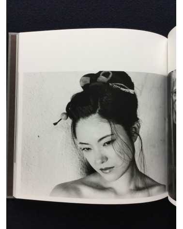 Nobuyoshi Araki x Guimet Museum - Tombeau Tokyo - 2017