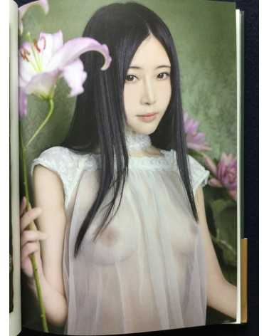 Kenichi Murata - The girl as goddess Kannon - 2017