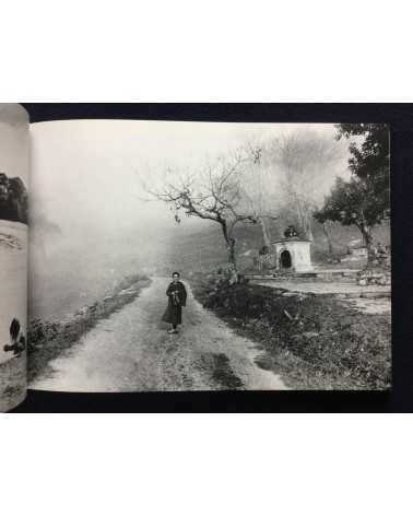 Hitomi Watanabe - An Invisible Landscape, Photographs of India - 1983