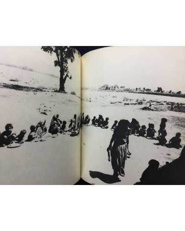 Hirokazu Ishida - Brahman and the People, India - 1971